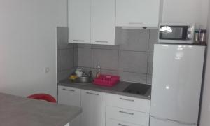 Apartments with a parking space Zubovici, Pag - 12050