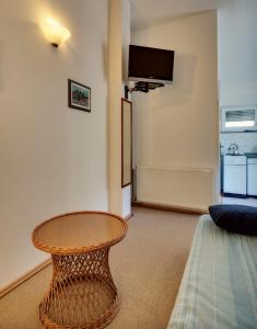 Apartments by the sea Prvic Luka, Prvic - 12064