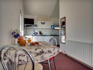 Apartments by the sea Prvic Luka, Prvic - 12064