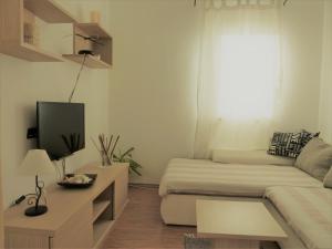 Apartments with a parking space Murter - 12067