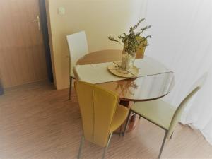 Apartments with a parking space Murter - 12067