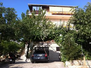 Apartments with a parking space Okrug Gornji Ciovo  12077