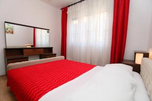 Apartments with a parking space Okrug Gornji, Ciovo - 12077