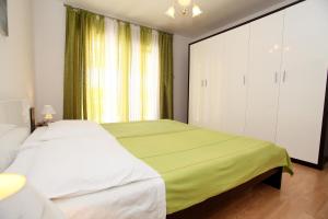 Apartments with a parking space Okrug Gornji, Ciovo - 12077