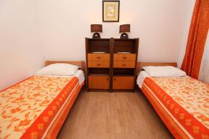 Apartments with a parking space Okrug Gornji, Ciovo - 12077