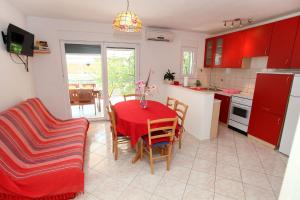 Apartments with a parking space Okrug Gornji, Ciovo - 12077