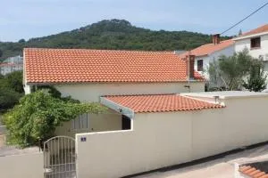 Seaside holiday house Preko, Ugljan - 12078 - بريكو