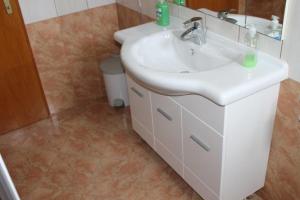 Seaside holiday house Preko, Ugljan - 12078