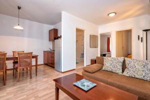 Apartments by the sea Jelsa, Hvar - 12052