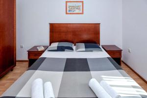 Apartments by the sea Jelsa, Hvar - 12052