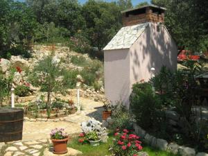 Apartments for families with children Mandre, Pag - 12125 
