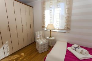 Apartments by the sea Cres - 12131