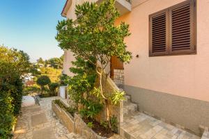 Apartments by the sea Basina, Hvar - 11817