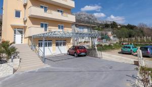 Apartments with WiFi Kastel Kambelovac, Kastela - 12217