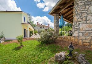 Family friendly house with a swimming pool Krsan Vlasici Central Istria Sredisnja Istra 12224