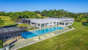 Amileka - luxury 25 acre estate with pool