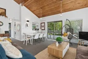 The Family Bach - Cable Bay Holiday Home - 泰帕