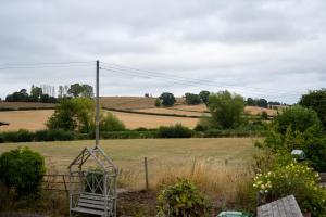 Bramble Cottage - Cosy 2 Bed With Deluxe HOT TUB & Log Burner