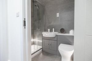 Impeccable 2 Bed Apartment in Camberley