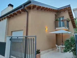 Villino Maria Pia, appartamento in villino in centro storico L'Aquila - Tempera