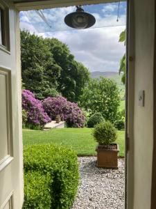 Plas yn Yale with mountain views fromwindows