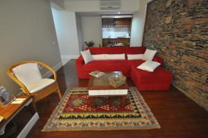 El Vino Hotel & Suites