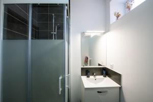 Appartements L'Arty - Tres joli studio moderne place Valmy : photos des chambres