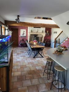 Maisons de vacances Gite au coeur des vignes avec piscine et spa : photos des chambres