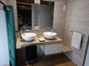 Maisons de vacances Maison piscine classee 4 etoiles : photos des chambres