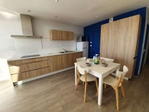 Studio cabine 4 couchages, Saint-Jean-de-Monts, balcon, parking, à 2 pas de locéan - FR-1-224C-194