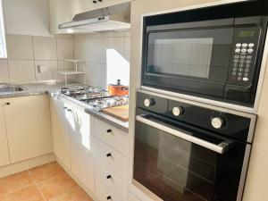 Large two bedroom apartment in Glen Iris