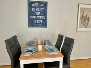 Large two bedroom apartment in Glen Iris