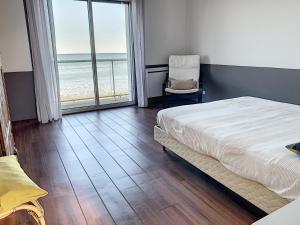 Maisons de vacances Maison Saint-Pair-sur-Mer, 6 pieces, 10 personnes - FR-1-361-132 : photos des chambres