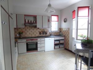 Maisons de vacances Gite Moderne 10 Pers. en Touraine avec Jardin, WiFi, Pres de la Vienne et Vignobles de Chinon - FR-1-381-395 : photos des chambres