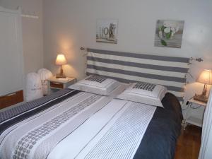 Maisons de vacances Gite Moderne 10 Pers. en Touraine avec Jardin, WiFi, Pres de la Vienne et Vignobles de Chinon - FR-1-381-395 : photos des chambres