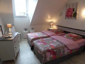 Maisons de vacances Gite Cravant-les-Coteaux, 6 pieces, 10 personnes - FR-1-381-395 : photos des chambres