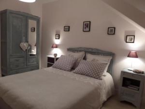 Maisons de vacances Gite Moderne 10 Pers. en Touraine avec Jardin, WiFi, Pres de la Vienne et Vignobles de Chinon - FR-1-381-395 : photos des chambres