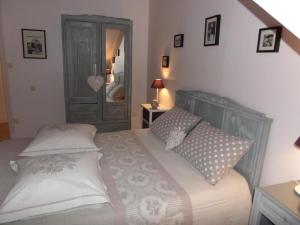 Maisons de vacances Gite Cravant-les-Coteaux, 6 pieces, 10 personnes - FR-1-381-395 : photos des chambres