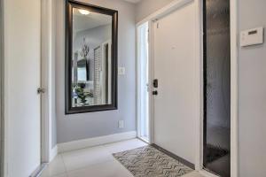 Lovely Lauderhill Retreat Less Than 12 Mi to Beach!