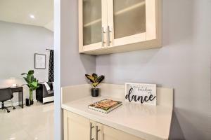 Lovely Lauderhill Retreat Less Than 12 Mi to Beach!