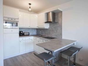 Appartement Cosy 3* avec Terrasse, Piscine et Parking Privé à 10 min de la Plage d’Erromardie - FR-1-4-524