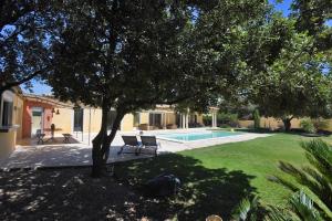 Villas Villa Hameau de Signargues, entre Avignon - Pont du Gard et Uzes - Piscine chauffee et climatisation : photos des chambres