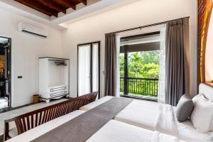 Sclass 2 Luxe Pools Villa & Breakfast , city area