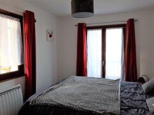 Appartements Appartement spacieux 3*, 1er etage d’un chalet, centre village, proche commerces et pistes, 200m des pistes - FR-1-618-3 : photos des chambres