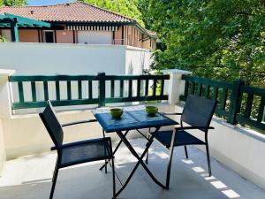 Cambo : T2 Confortable avec Wifi et Parking - FR-1-495-72