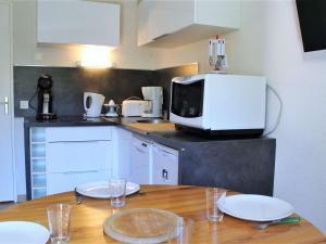 Appartements Appartement Risoul, 1 piece, 4 personnes - FR-1-330-503 : photos des chambres