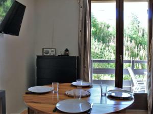 Studio rénové 4 pers avec balcon Sud à proximité centre station Risoul 1850 - FR-1-330-503