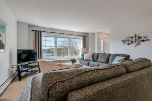 3 BR Private Pondside View New Reno [Moose Lodge]