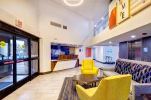 Holiday Inn Express & Suites Phoenix - Tempe by IHG