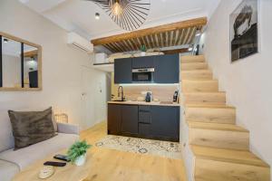 Duplex Studio Apt Mezzanine near Shops & Cafes